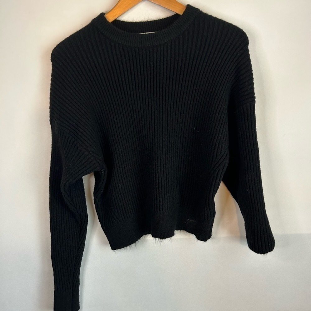 Elodie Women's Cropped Ribbed Knit Oversized Black Sweater medium